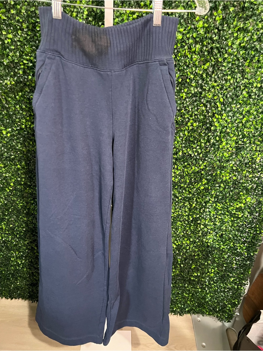 ALO Yoga Women's Navy Wide-Leg Sweatpants